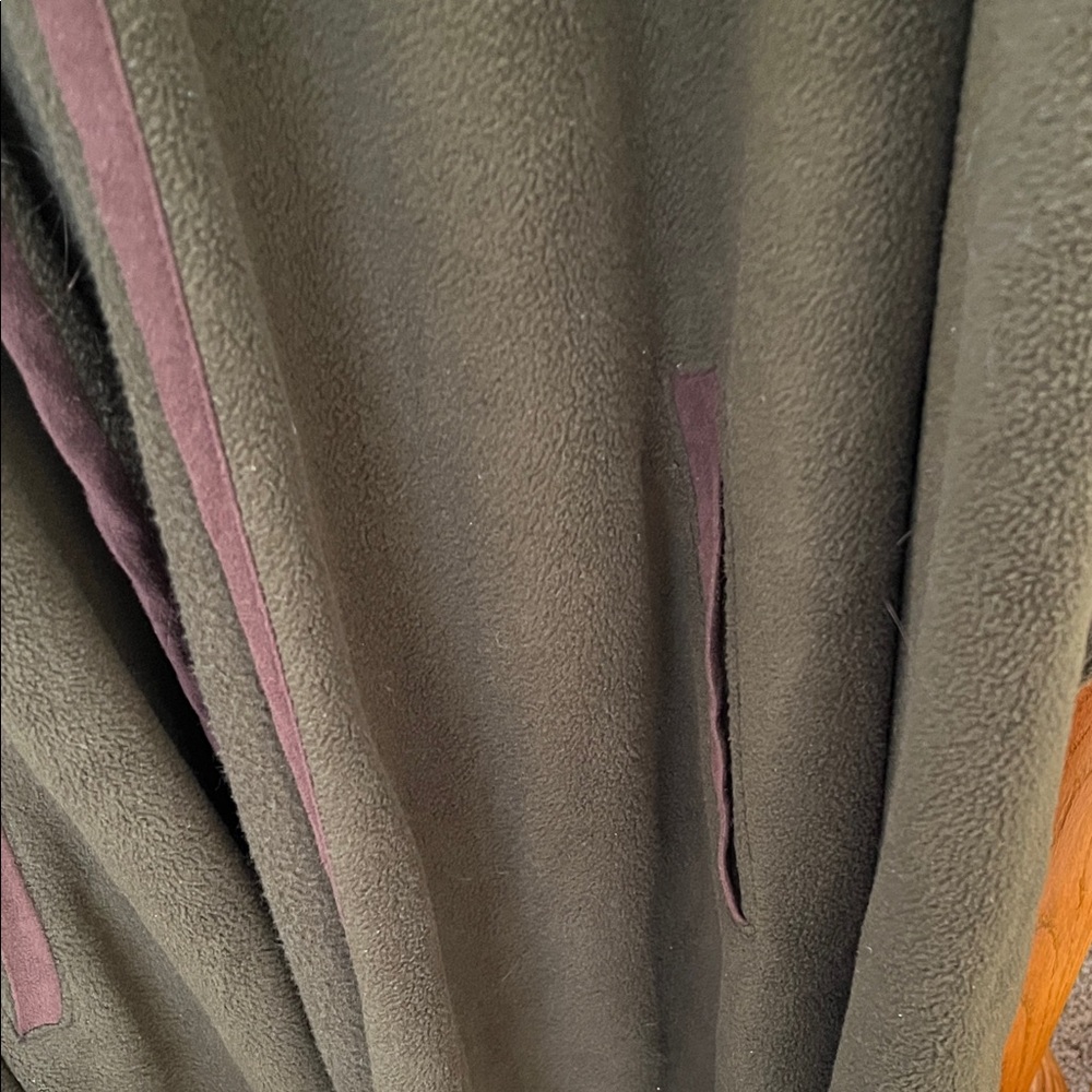 Elegant Army Green/Olive Hooded Cape - Picture 6 of 7